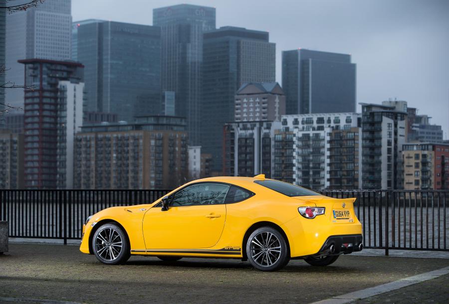  Toyota GT 86 Giallo 2014 года  (фото 11 из 14)